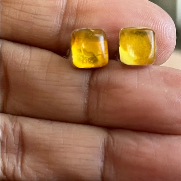 Elegant Silver and Amber Stud Earrings - Picture 2 of 6